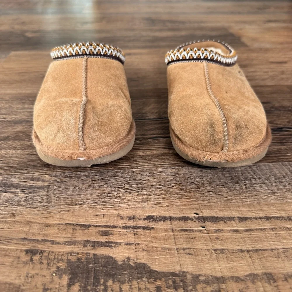 UGG Kids Tan Slippers with Patterned Trim - Picture 5 of 9